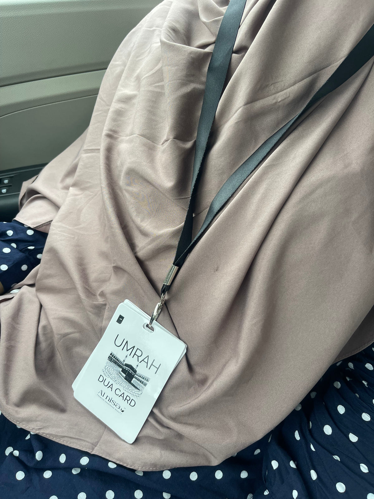 Al Nisa Umrah Dua Cards with Lanyard, Arabic with English Translation